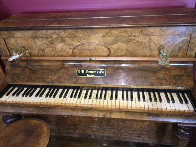 Second picture of piano