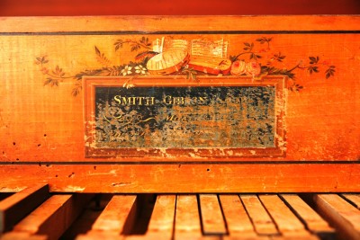 Incomplete name of the piano maker