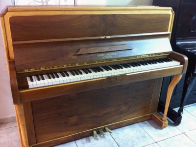 Piano Barratt &amp; Robinson - São Paulo - Brazil