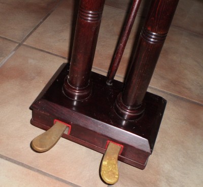 Grand piano - pedals.jpg